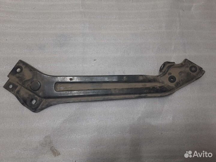 Skoda Karoq кронштейн фары правой