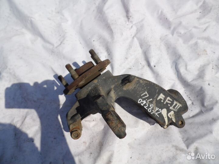 Кулак поворотный передний левый Ford Focus III 201