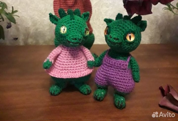 Дракон вязаный брелок 9см