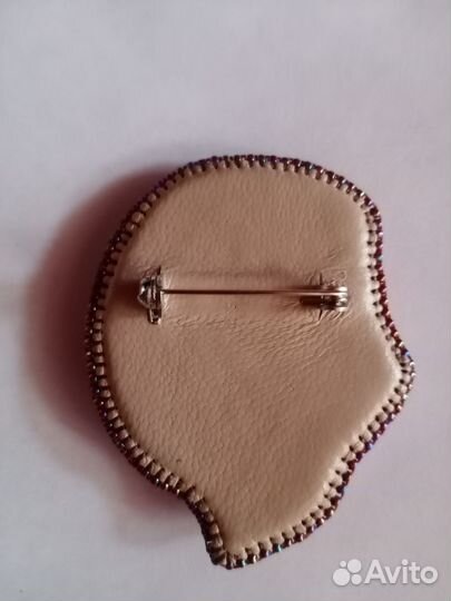 Брошь ручной работы из бисера