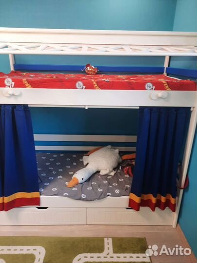 Двухъярусная кровать