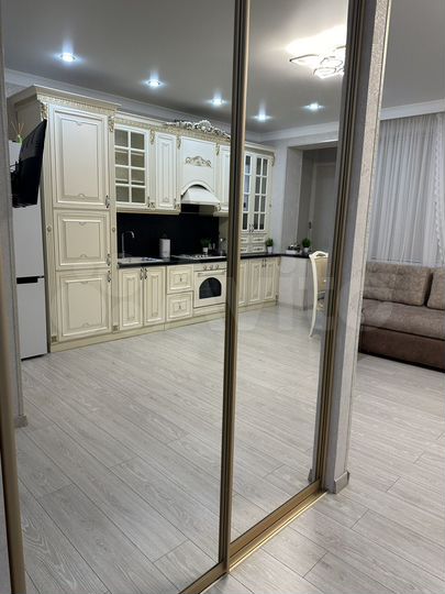 2-к. квартира, 81 м², 2/6 эт.