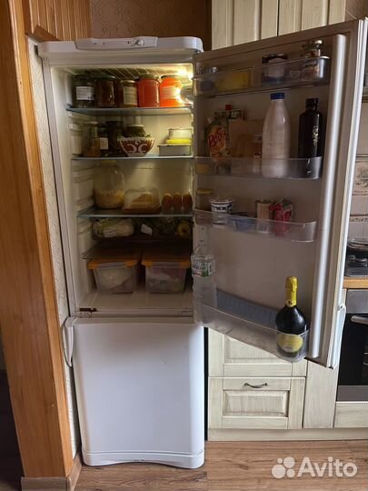 Холодильник бу indesit C138G.016