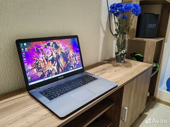 Asus с огромным экраном 17.3 дюйма