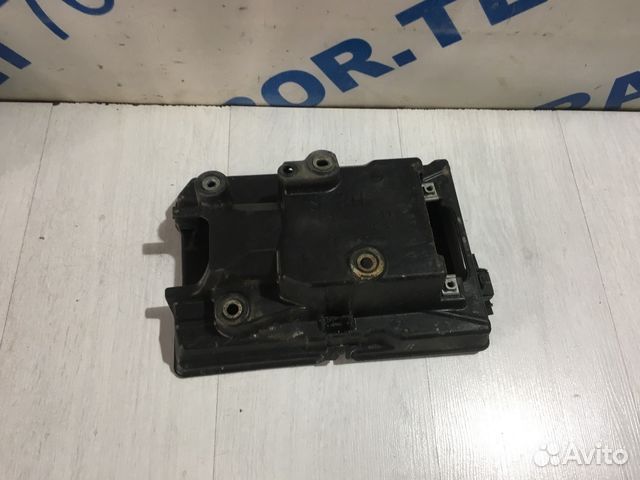 Площадка под аккумулятор lexus IS350 3.5 ат седан