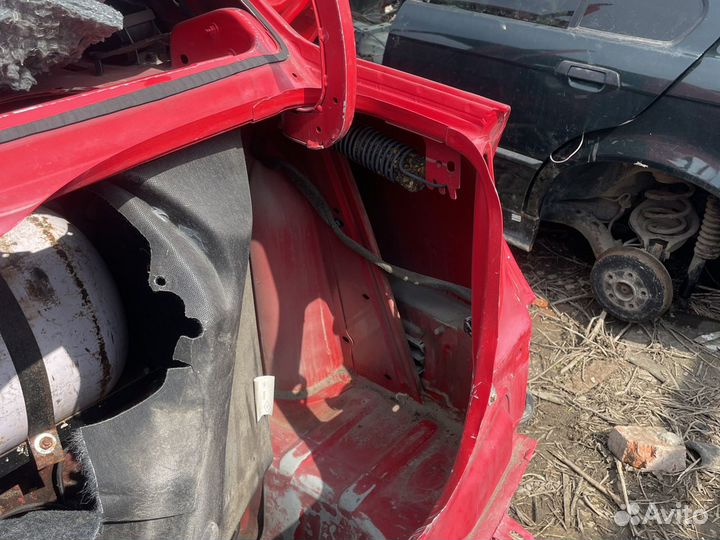 Заднее правое крыло Renault Symbol четверть