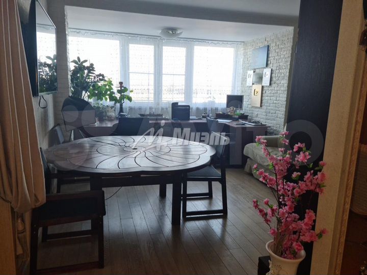 4-к. квартира, 137 м², 9/10 эт.