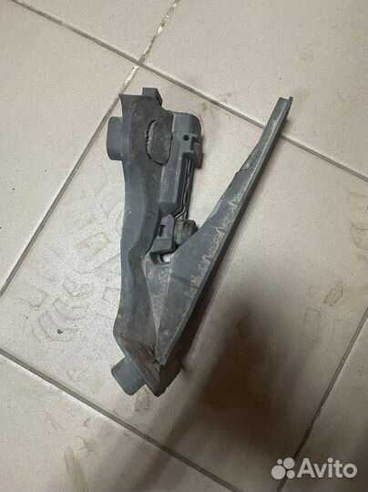 Педаль газа электронная Volkswagen Passat B6