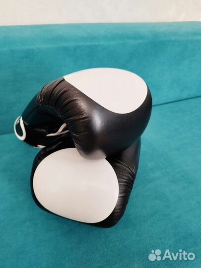 Боксерские перчатки 10 oz