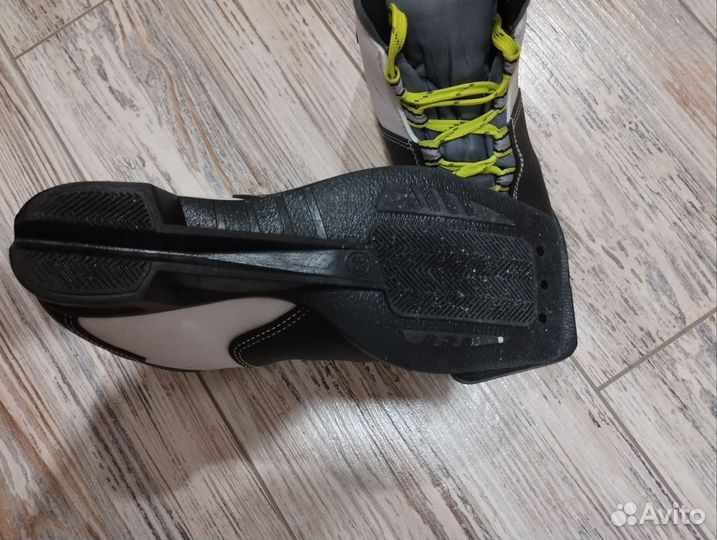 Лыжные ботинки размер 33
