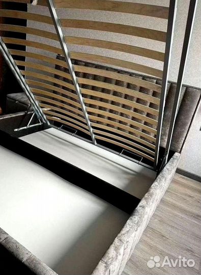 Кровать с подъемным механизмом