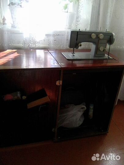 Продаю швейную машинку