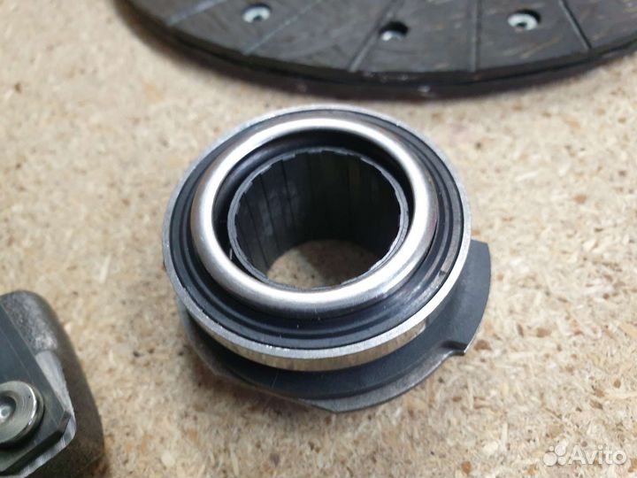 Комплект сцепления valeo на Весту с двигателем 1.8