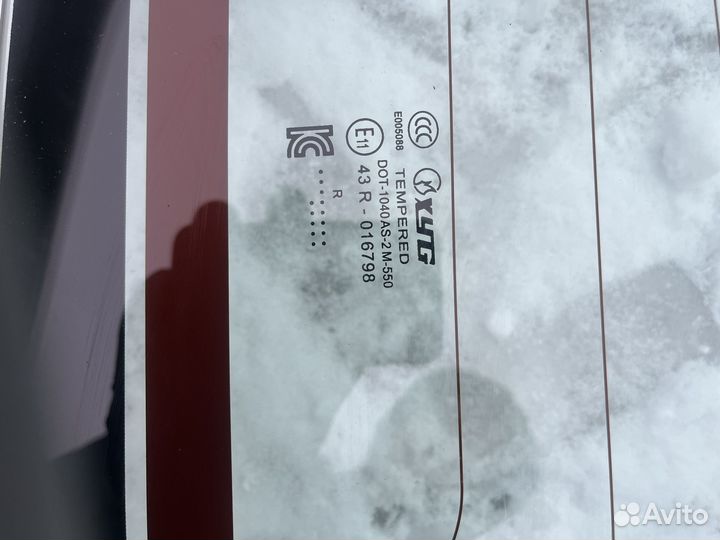 Стекло 5-ой двери на Pontiac Vibe 03-08