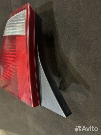 Задний левый фонарь Ford Focus 1 седан америка