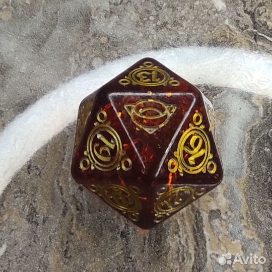 Увеличенный кубик d20 из lotr MTG