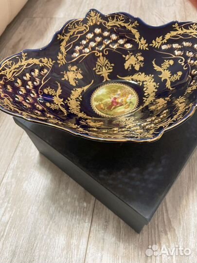 Конфетница на ножке фарфор