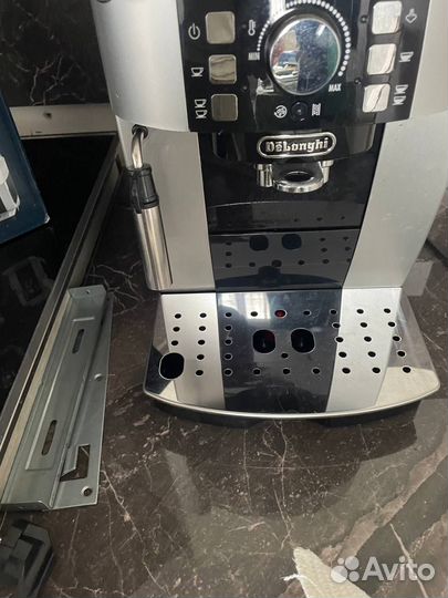 Кофемашина Delonghi ecam 21.117