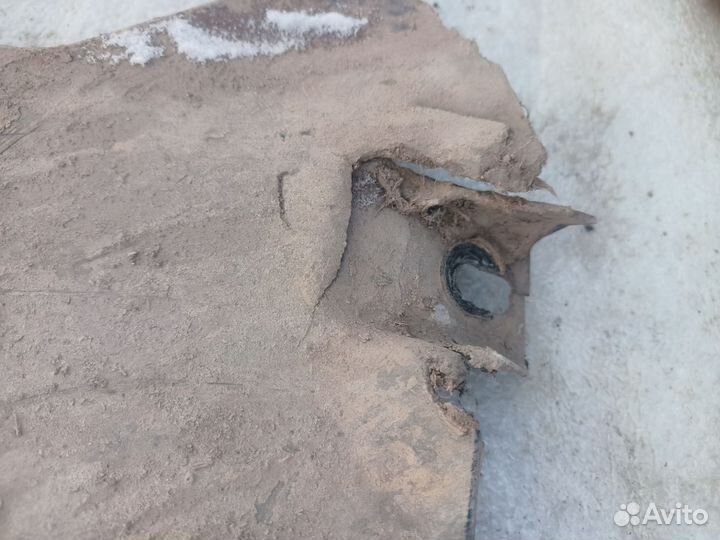 Пыльник днища левый audi A8 D3