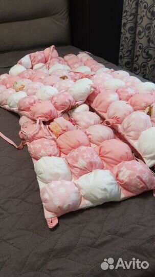 Детская кроватка с маятником