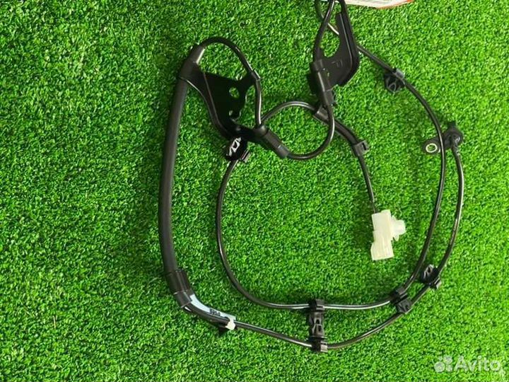 Датчик скорости передний правый Toyota Hilux