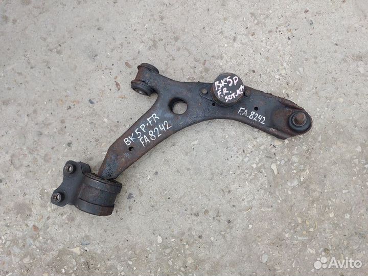 Рычаг правый мазда аксела,мазда 3