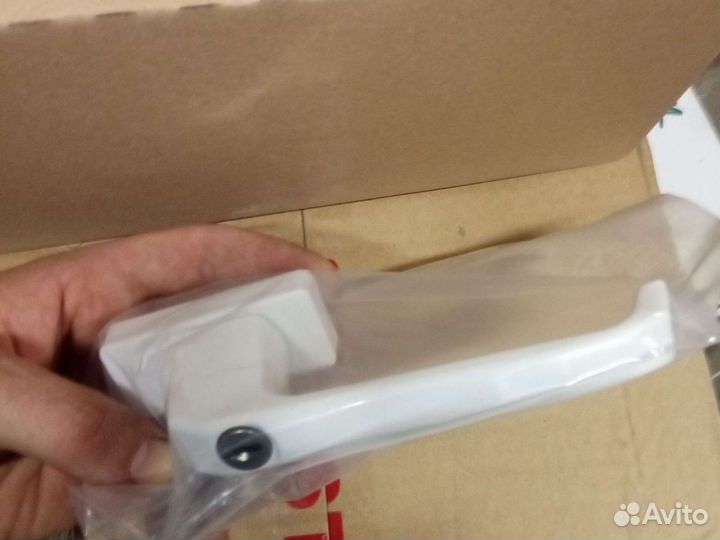 Ручки оконные болконные маскитные и другая фурниту