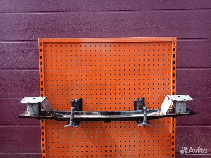 Усилитель бампера Toyota Auris