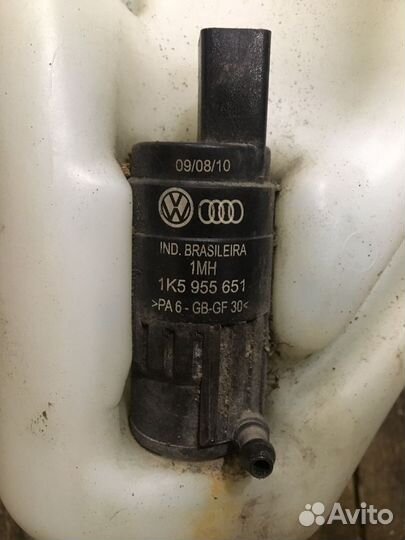 Бачек омывателя Volkswagen Amarok