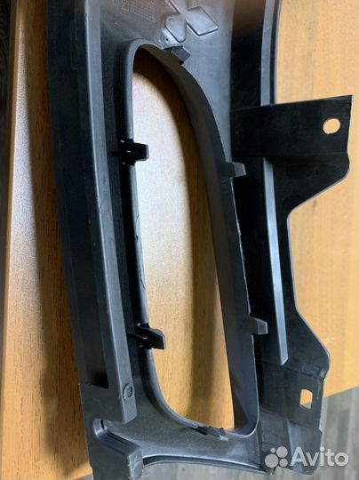 Решетка радиатора mitsubishi carisma 1996-mb944763