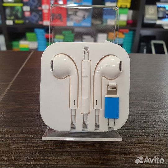 Наушники для iPhone с выходом Lightning новые