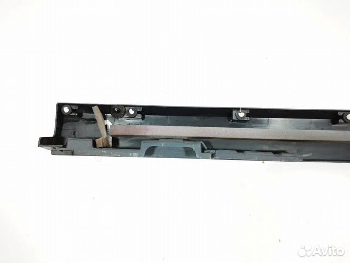 Накладка на порог правая Land Rover LR092653