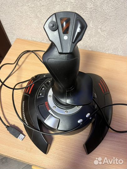 Джойстик thrustmaster