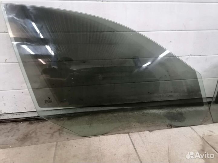 Пара передних стекл bmw e60, состояние идеал