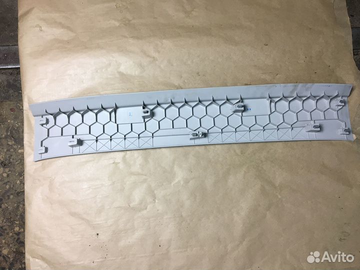 Обшивка потолка багажника Volkswagen Tiguan 08-17