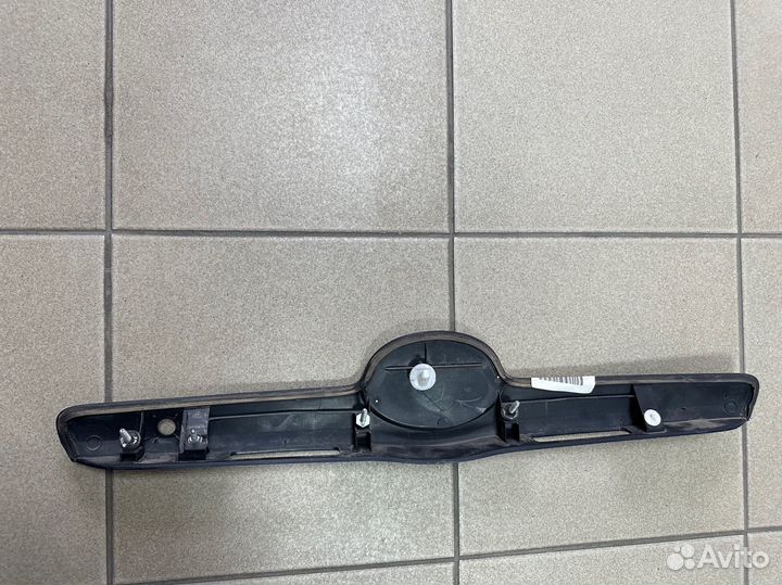 Накладка крышки багажника Тойота Камри