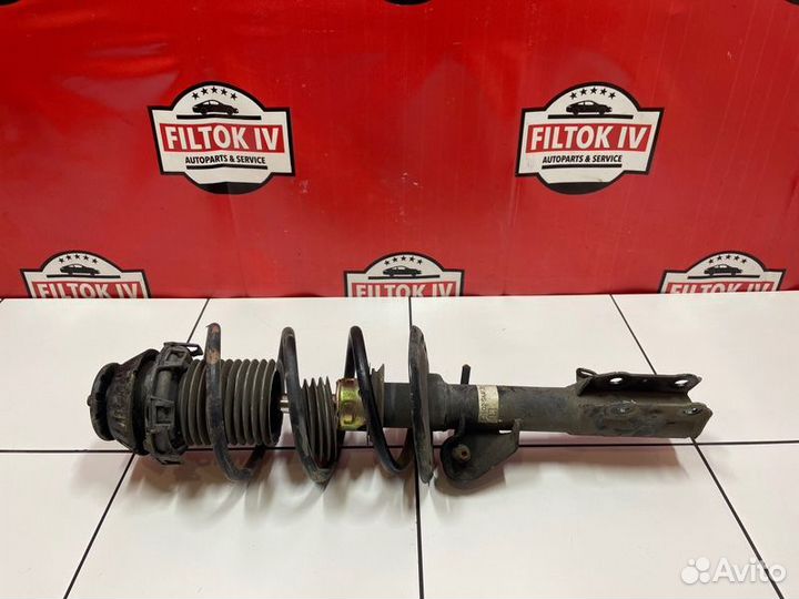 Стойка передняя левая Honda Fit GD1 L13A 2007