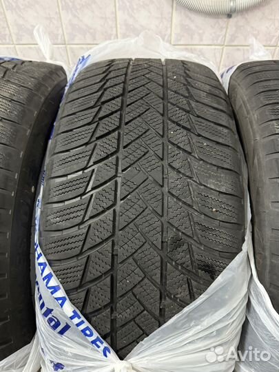 Bridgestone Blizzak LM-001 285/45 R21 113V