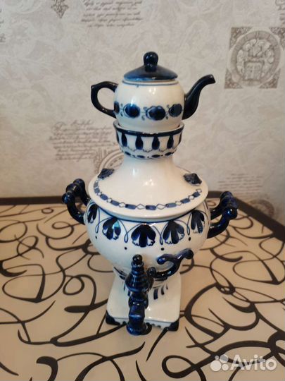 Гжель. Самовар декоративный с чайником. Фарфор