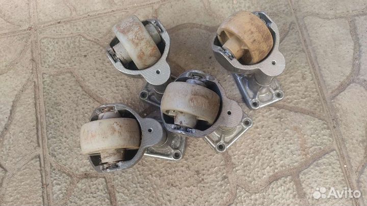 Мебельные ролики. Пылесос