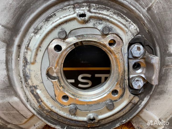 Кулак поворотный задний левый Bmw 5-Series E60