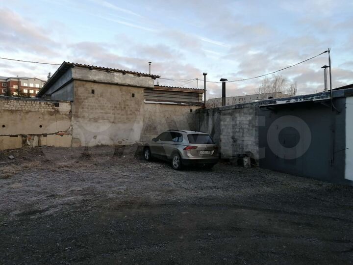 Гараж, > 30 м²