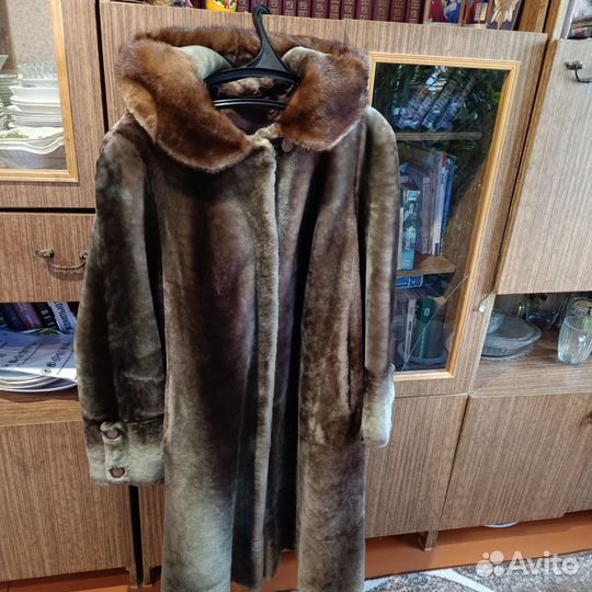 Шуба мутоновая 56 размер в отличном состоянии