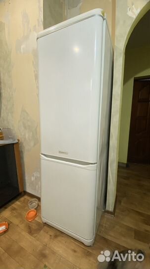 Холодильник Ariston бу
