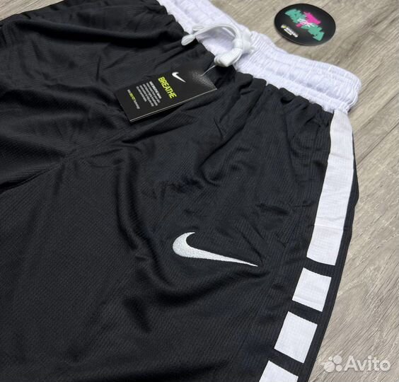 Шорты Nike черные с лампасами