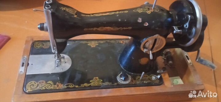 Продаю машинку швейную