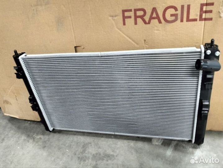 Радиатор охлаждения Пежо 4007 1330t2