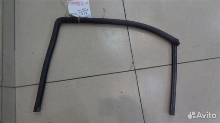 Уплотнитель стекла двери задней правой Peugeot 40