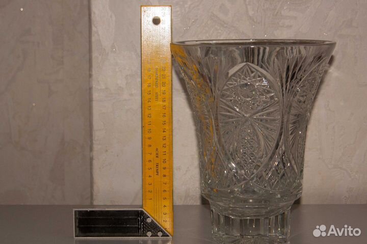 Большая хрустальная ваза для цветов