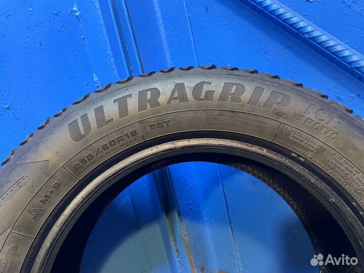 Goodyear Ultragrip Ice Arctic 215/60 R16